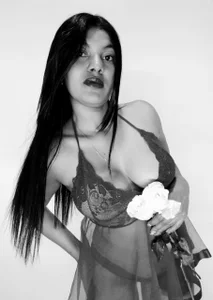 Lexy_tay Loving red, of seduction Pic 7