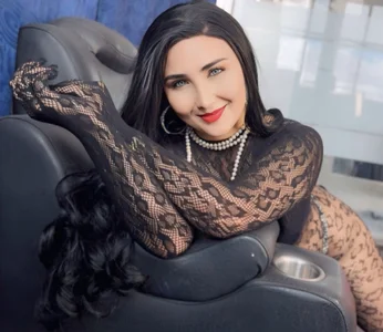 Evangeline_Taylorr Between shadows and skin I let you imagine what I don't show💎 Pic 7