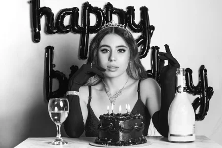 AbyThompson Happy Birthday of your princess Pic 3