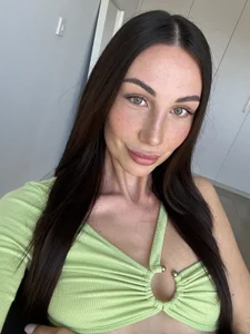 juicy-Alison Public Pic 2