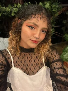 Nikki__uwu That´s me feeling the world around me  3. fénykép