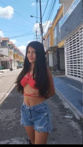 Sarah-Young1 Public Pic 3