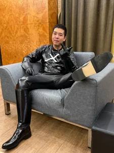 gary0213 穿馬靴色色的照片 Foto 6