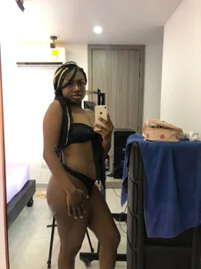 AlyssaWest: Tell me how you prefer me with or without clothes! For reasons of censorship I will say that with 🤫 ( 3 фото)