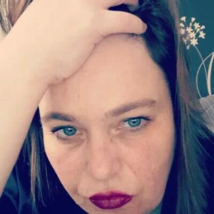 HousewifeMilf_Courtney Public Pic