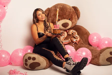 _MiaBrown_ happy Birthday to me Pic 4