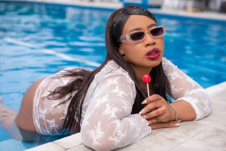 ailynBlaze Pool Day 💦💚 Billede 2