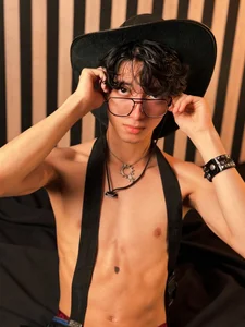 Twink_Sebas7 Public  5টি ছবি