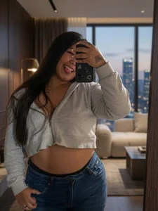 Curvy_little19 Public Pic 6