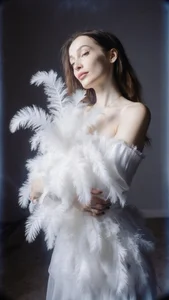 MarieKarma white feathered Immagine  5