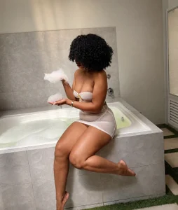 Hilaryebony_ Public Pic 9