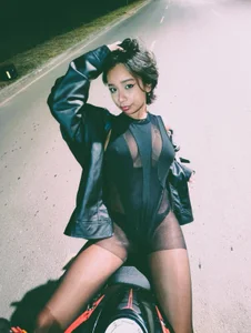 AliceJackksonのA somewhat hot rideの 2枚の写真