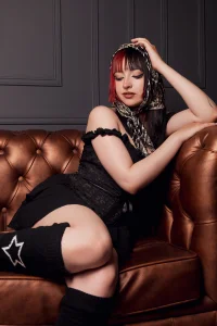 Zoe_Lynch_ Beautiful, dark and a little dangerous 🦇 Pic 9