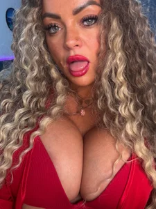 VelvetLivRose Public Pic 9