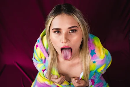 AntonelaDaly: Don't get carried away by my sweetness ✨ ( 2 фото)