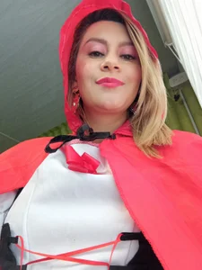 Little Red Riding Hood in the office de Chanelll_Taylorr_  4 Imagens