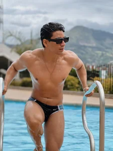 jhoansex_1のpool dayの枚の写真