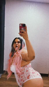 Ya Girl Brat od THIRSTTRAPBRAT  5 snímek