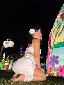 Happy girl strolling 🚶‍♀️😊🌸 Thanks to your love, I get to enjoy days like this 🌅💙 Love you! ❤️ de isabel_jaames  9 Imagens