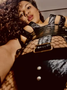 gatubelahot Sexy in Black Pic 5