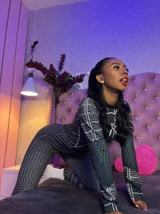 GabrielaLugo Between Threads and Moans Immagine  2