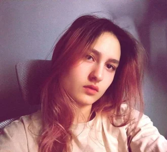 MayaGrins Soft Gaze & Pink Hair slika