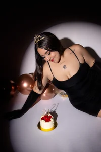 KatlynRous "Today I'm Eating Cake... and More" 🔥🍑 Hình