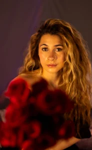 Can't Look Away 🥰 de SharaRoades  Imagens