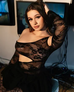 EllieHayes Public Pic