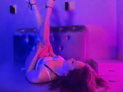 Jasmin_Bridget neon Foto 5