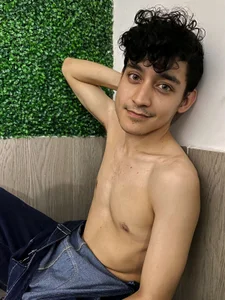 🔥 Half Dressed, Fully Tempting de Amun_obsidian  2 Imagens