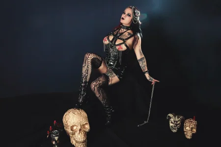 PAIN AND PLEASURE IN DARK DESIRES de MorganaCrowley  2 photos