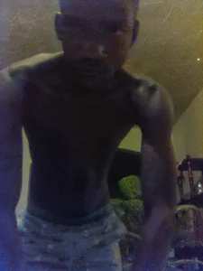 LookingLover34 Public Pic 3