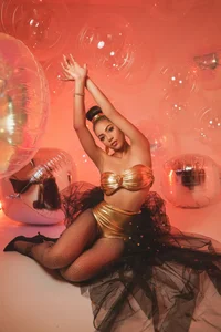 AntonellaHall_ Bubbles of desire Pic 4