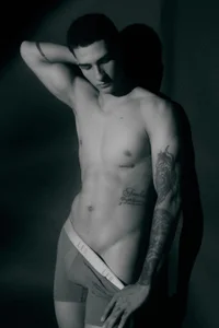 Goldendesirexx__ Black and white Pic 9