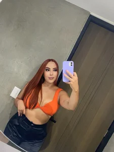 Victoria-Luxx Public Pic 3