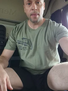 MonstrousCargo42 Public Foto