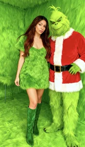M1kaylaRavenのGrinch Date - AIの 7枚の写真