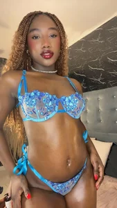 Ebony-petitee 💦 Sky ❤️  3টি ছবি