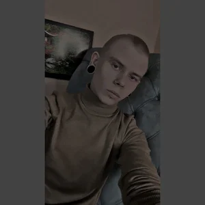 _Horny_Boy_Hot Public Foto 3