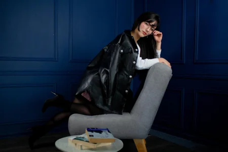 sarah_saenz_のʚ ɞ Sleek lines, sharp mind. Just a secretary? More like the CEO in disguise. ʚ ɞの 6枚の写真