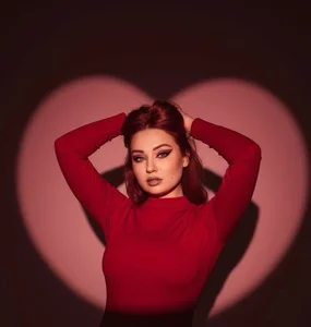 Adelina_Mood Public Kuva