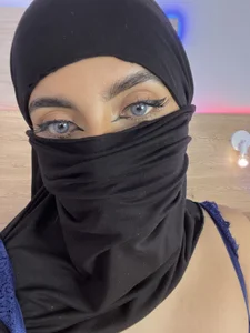 Jasmin_hamdan Tell me no… but look at me like this Immagine  8