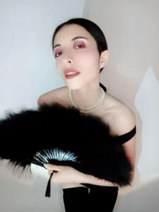 Stay still… eyes on me… and breathe. de Edranah Foto