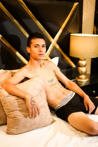 ChloeAndJeanPaulSexy boy Bild 4