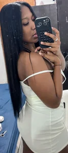 chell_iivy Te vas a quedar mirando o te acercas? 😏🔥 Gambar