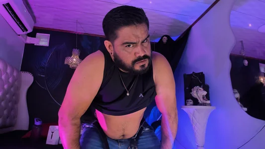 MichaelBear_ I WENT FOR A JOG, I DIDN'T SHOWER, I GOT HOME AND WANTED TO HAVE A LITTLE FUN 😏😈🔥 Hình 2