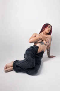 Vanne_Thorner: Tattooed Muse 🖋️✨ ( 2 фото)