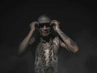 MagnusFrostのCome to my Prisonの 5枚の写真