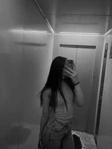 GillianDowdey B&W Poză 3
